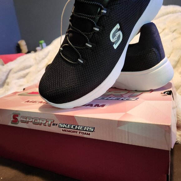 Sketchers Memory Foam - Picture 1 of 3